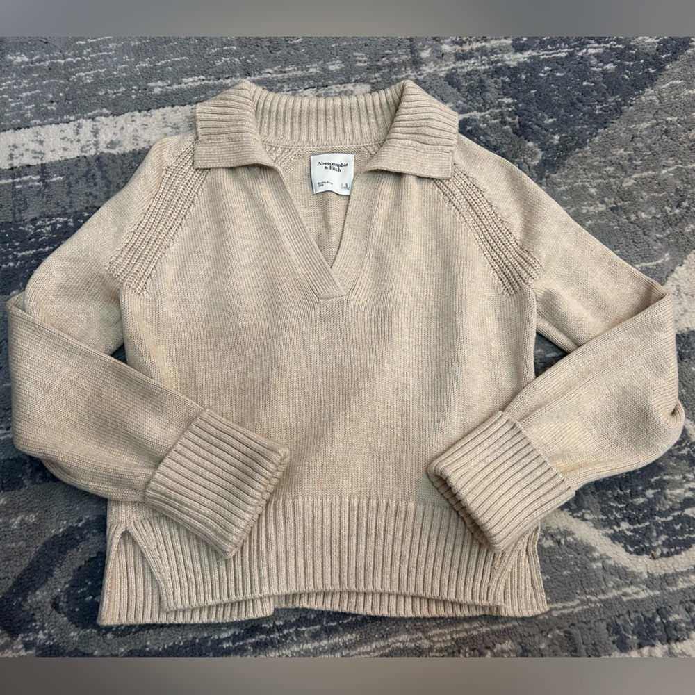 Abercrombie Sweater in Cream/Tan, Size Small